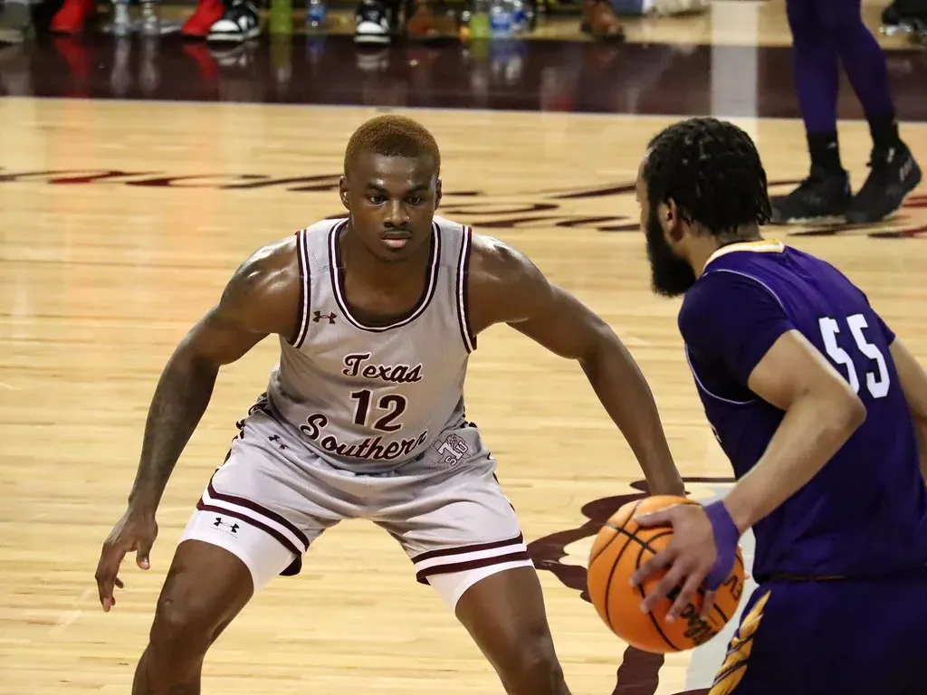 1. Introductory Physical Education (Activity Courses) (2C2KPhotography, Flickr, CC BY 2.0)