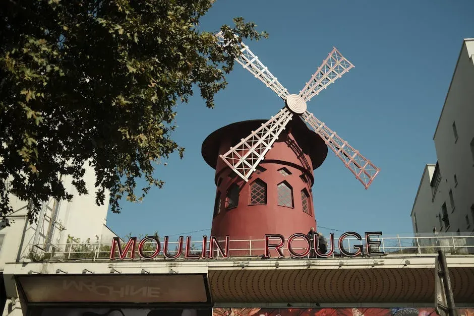 Sign #2: The Moulin Rouge Hotel (Image Credits: Pexels)