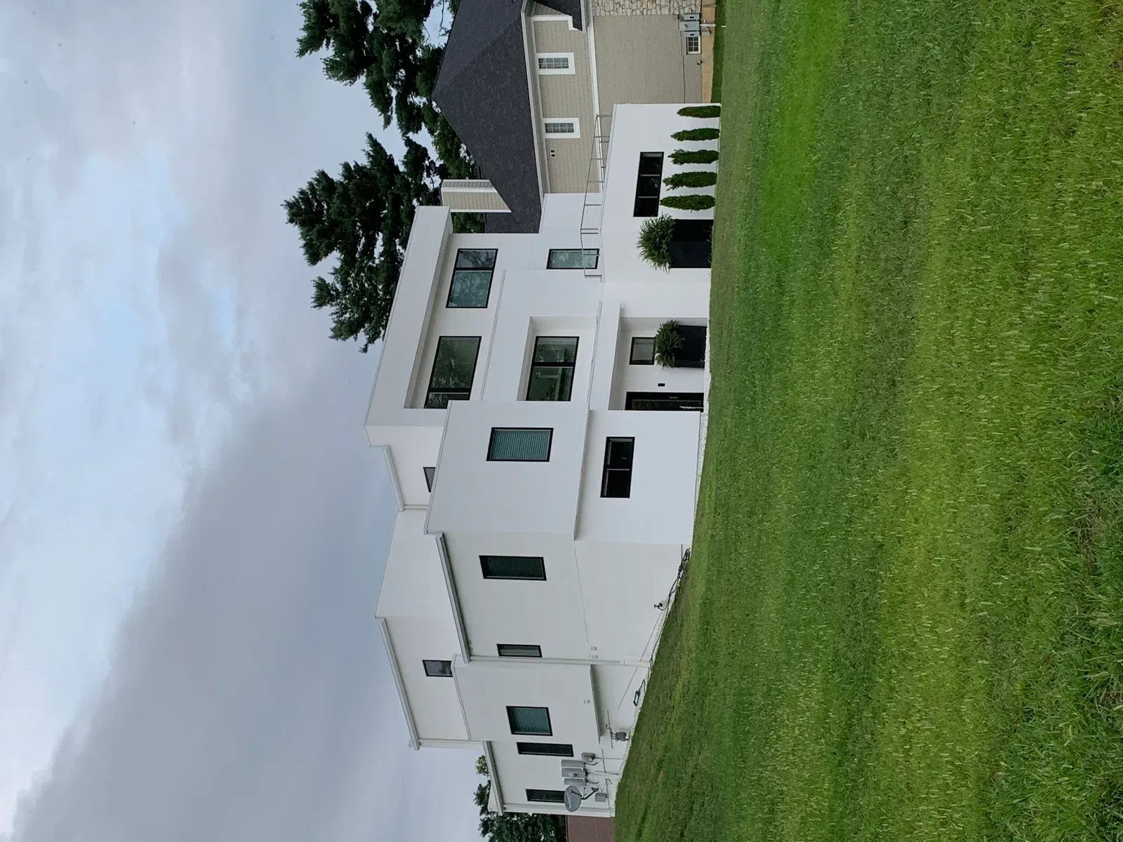 The House in Parasite (By EEJCC, CC BY-SA 4.0)