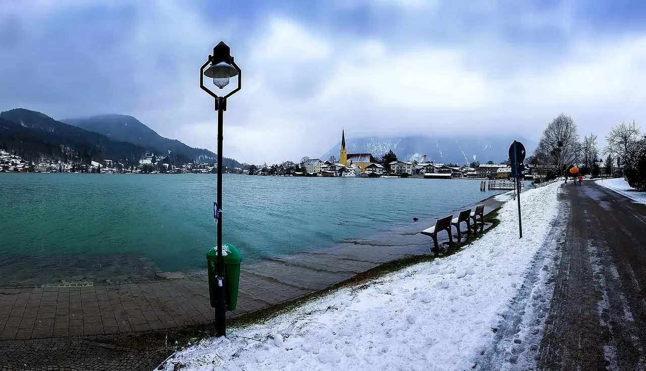 Mountain Snowfall Creates a Downstream Domino Effect (Image Credits: Pixabay)