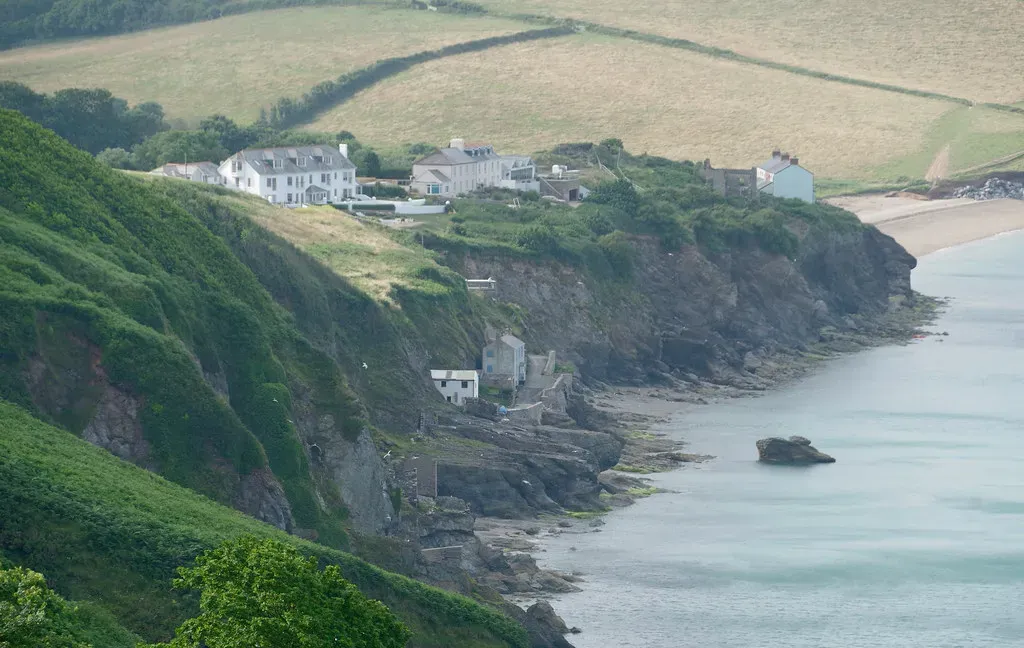 9. Hallsands, England: A Village Swallowed by the Sea It Once Relied On (mattbuck4950, Flickr, CC BY-SA 2.0)