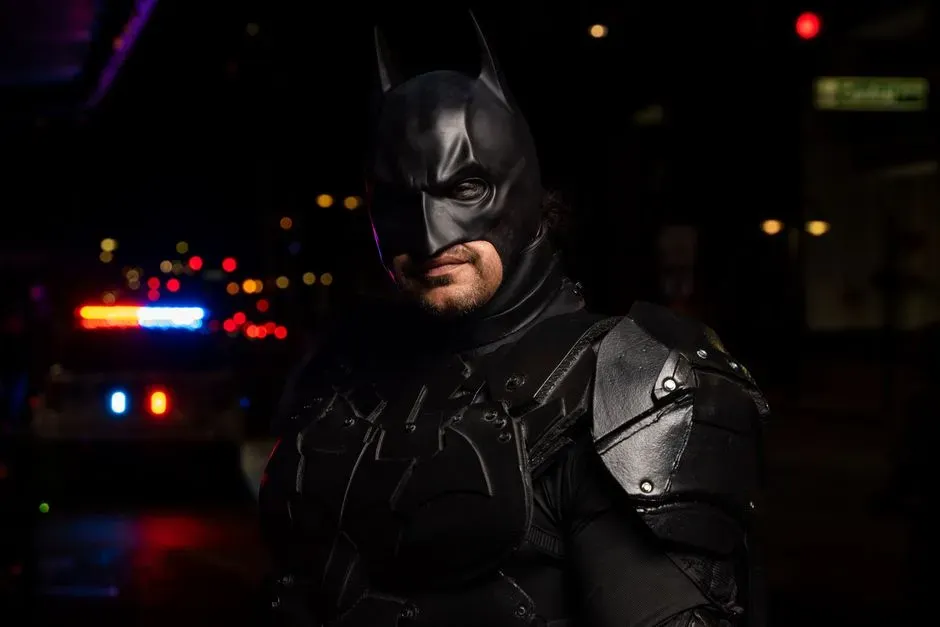 3. Batman Begins (2005): The Microwave That Kills Everything Except Everyone (Image Credits: Pexels)
