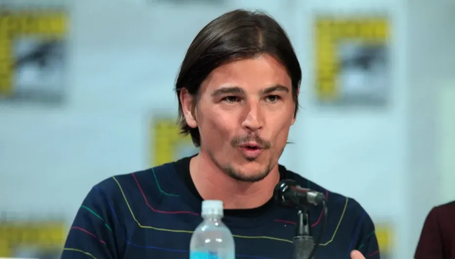 6. Josh Hartnett settled into the English countryside (Image Credits: Flickr)