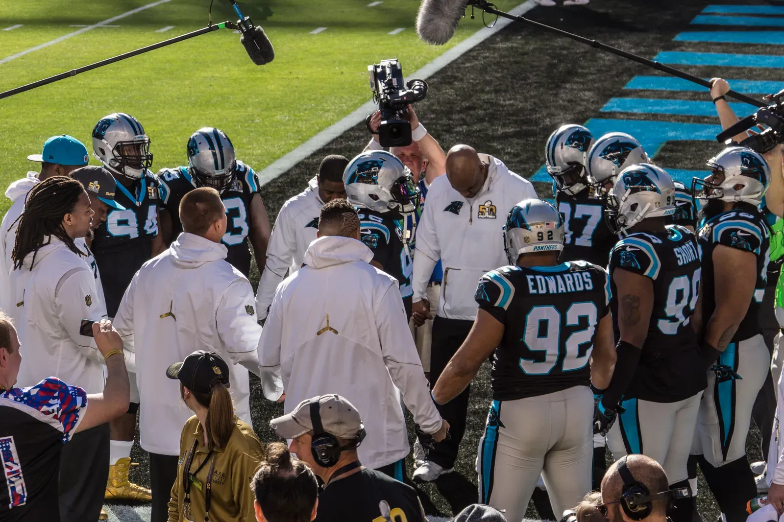 Super Bowl 50 on CBS (2016) (Flickr, CC BY 2.0)