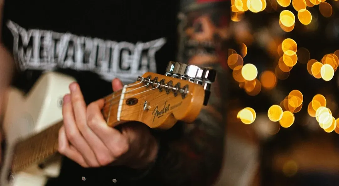 Metallica and the coffins buried in black (Image Credits: Unsplash)
