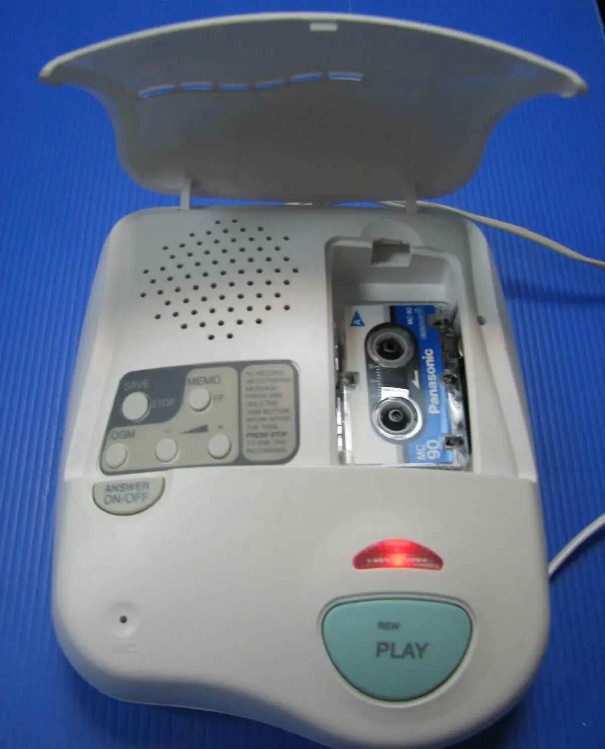 The Answering Machine (By Kitsya, CC BY-SA 3.0)