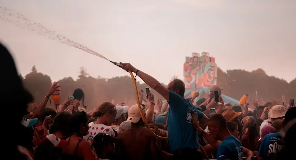 Heat, Dehydration, and the Silent Festival Killer (Image Credits: Unsplash)