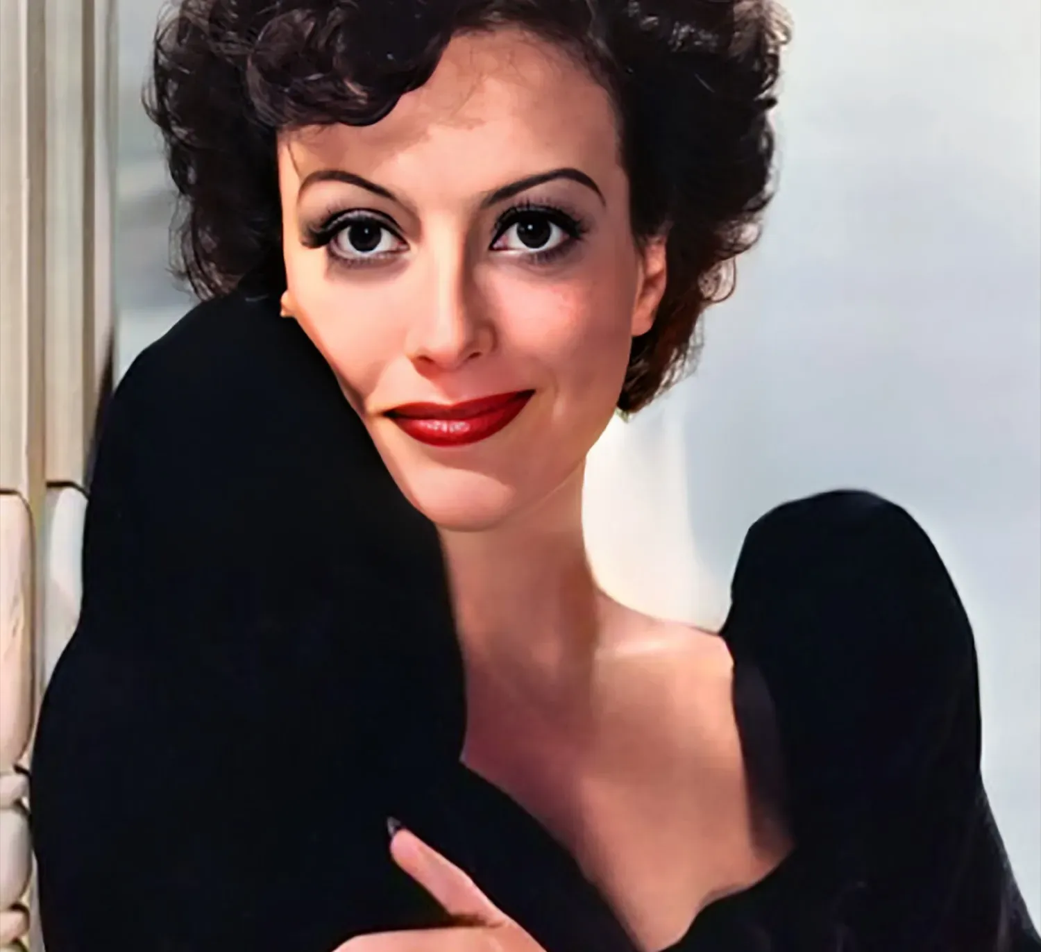 Joan Crawford and Cyd Charisse – One Voice, Two Iconic Actresses (Image Credits: Wikimedia)