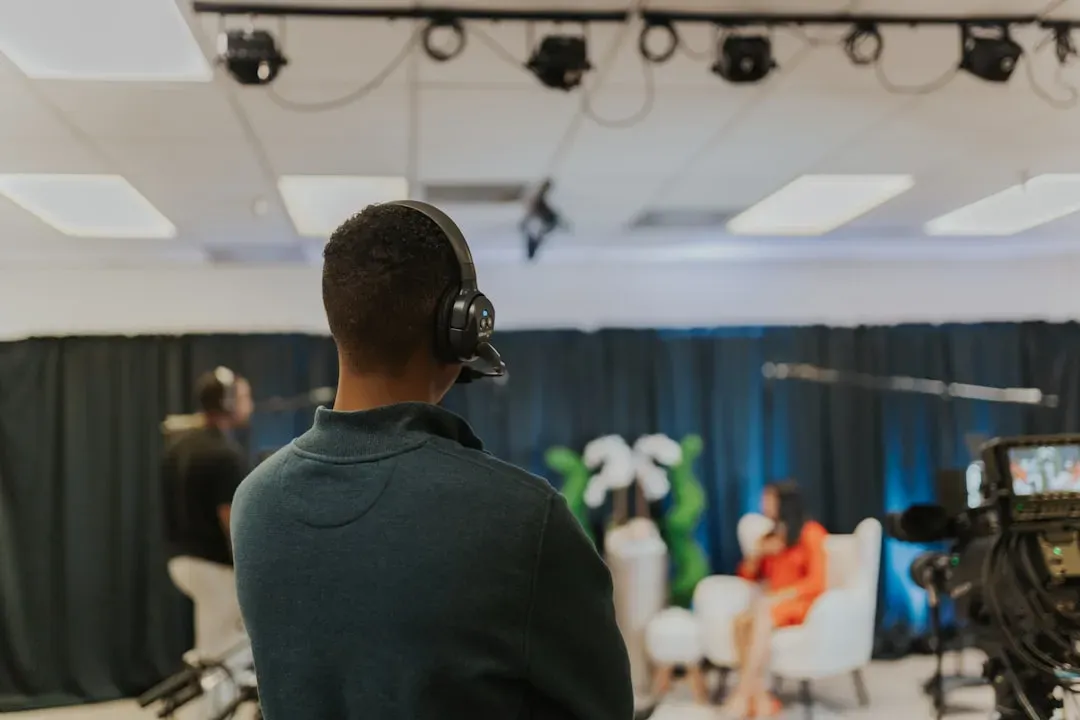 7. They never bring up pay or scheduling conflicts unprompted (Image Credits: Unsplash)