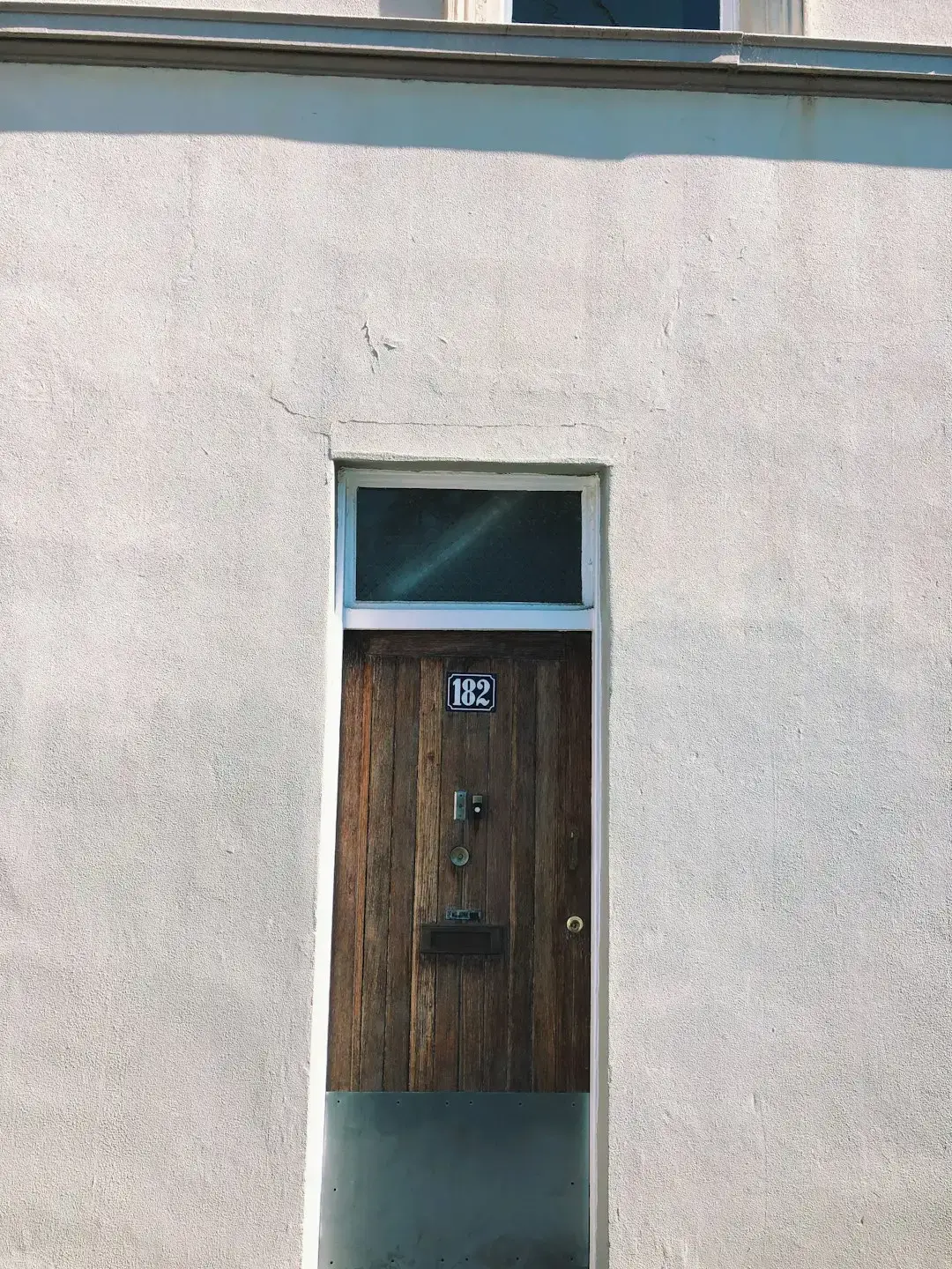 1. Enter Your Rental Unit Without Proper Notice or at Unreasonable Times (Image Credits: Unsplash)