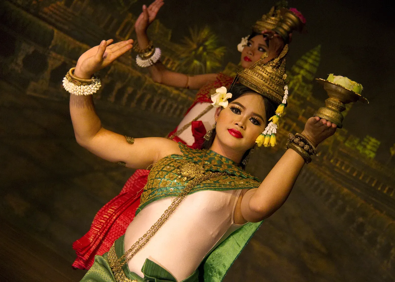 Always Communicate Before You Pose (Image Credits: Wikimedia)