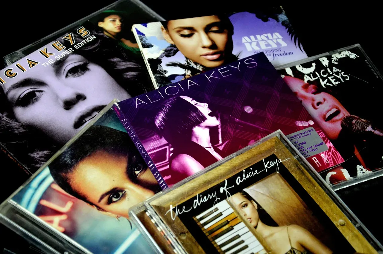 13. Jay-Z ft. Alicia Keys – "Empire State of Mind": "Wet Dream, Tomato" (Image Credits: Pixabay)