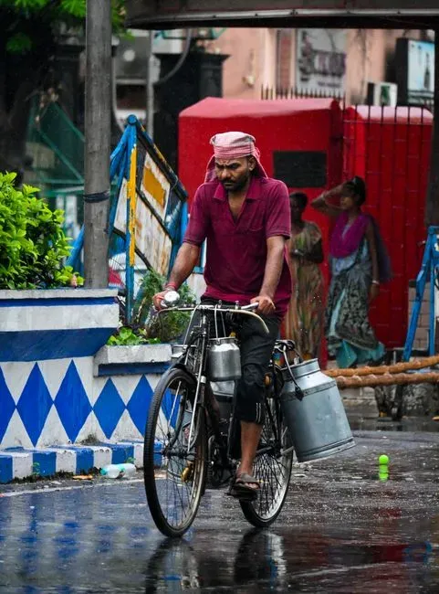 Milk and Goods Delivered to the Doorstep (Image Credits: Pexels)