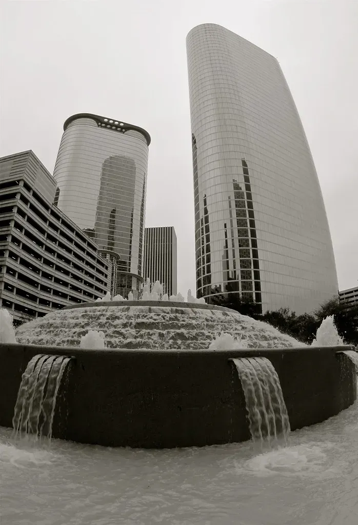 A Financial Empire Built on Lies: The Enron Collapse (roy.luck, Flickr, CC BY 2.0)