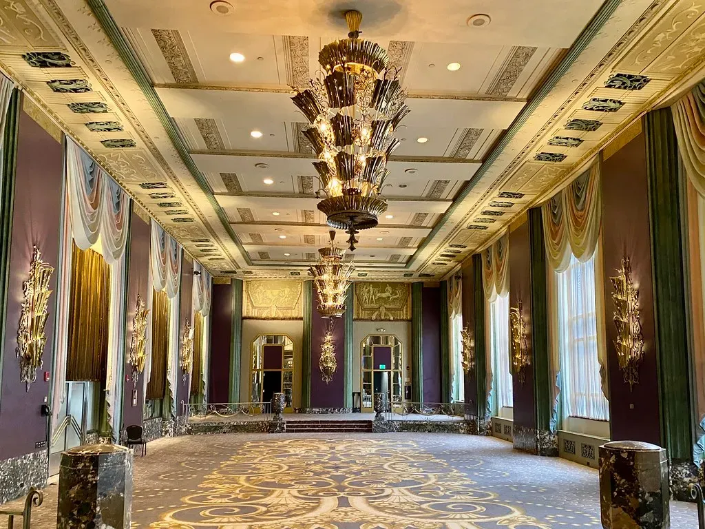 The Cicada Club: A Gatsby Wedding Hiding Inside a Downtown Landmark (w_lemay, Flickr, CC BY-SA 2.0)