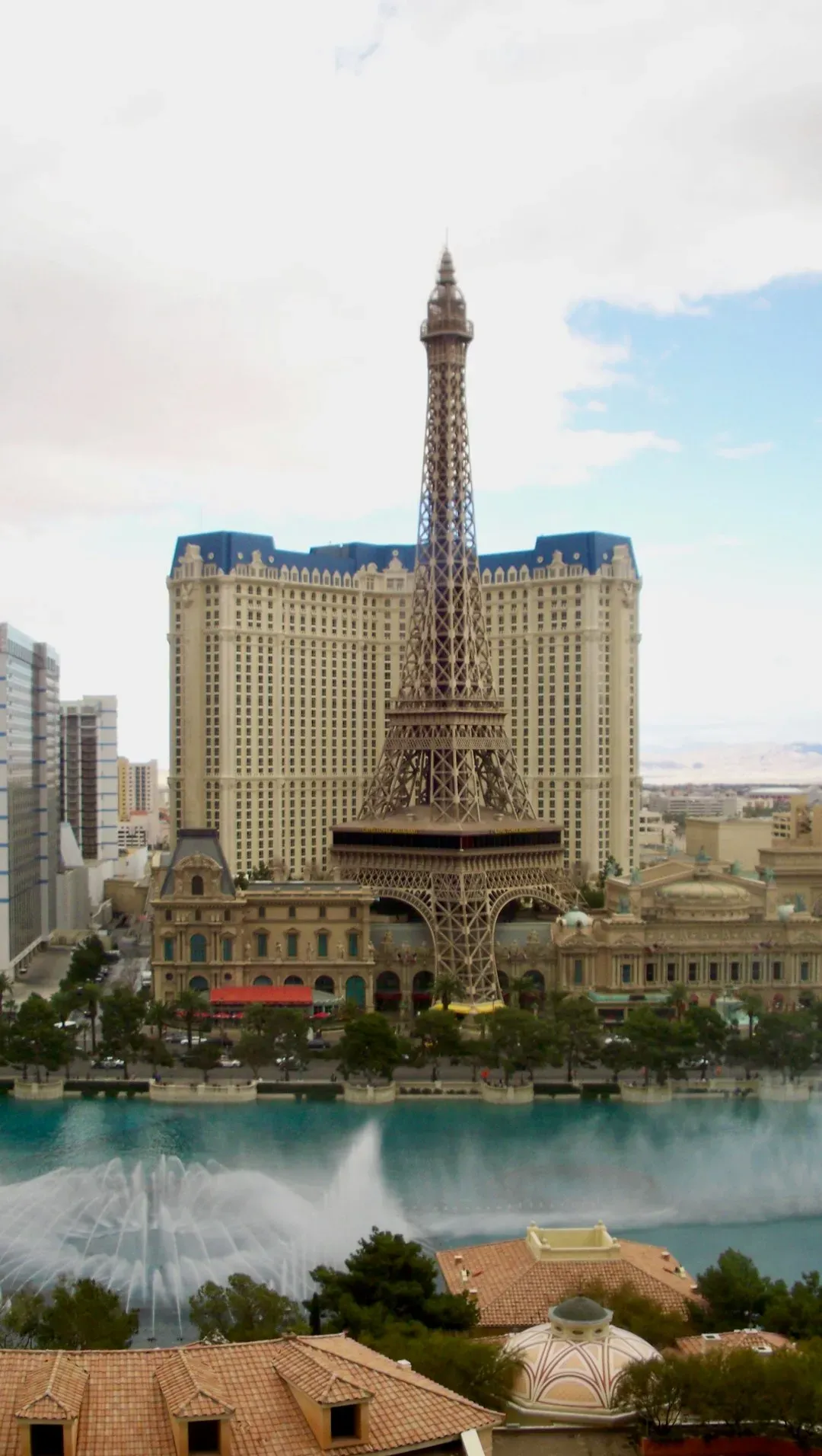 Target Non-Peak Travel Days to Cut Costs (Image Credits: Unsplash)