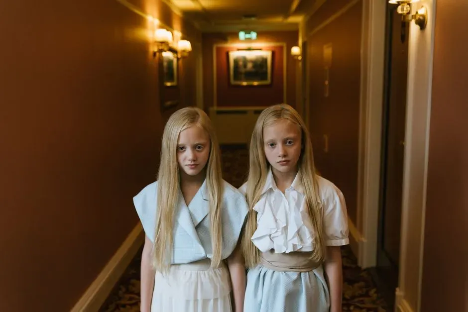 The Olsen Twins: Retiring at 18 to Build a Fashion Empire (Image Credits: Pexels)