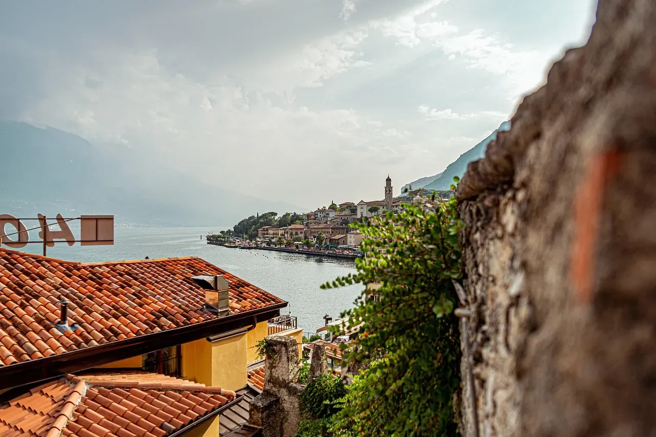 What Waterfront Homes Actually Cost Right Now (Image Credits: Pixabay)