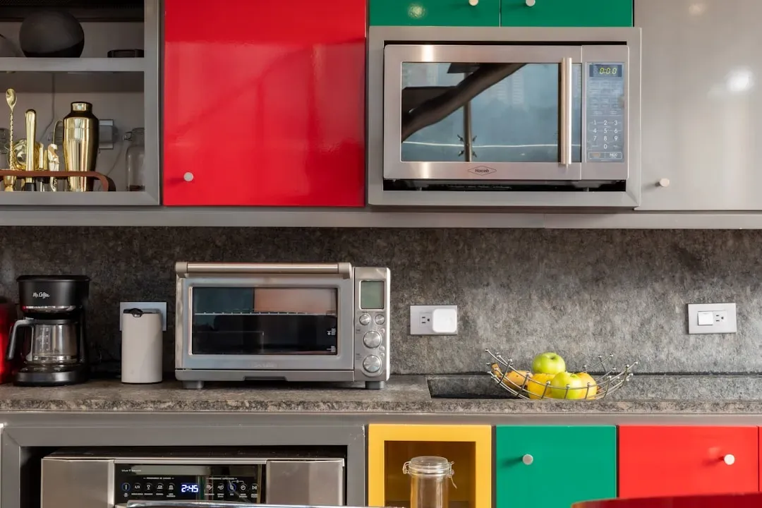 5. The Microwave Oven: A Melted Chocolate Bar Starts a Revolution (Image Credits: Unsplash)