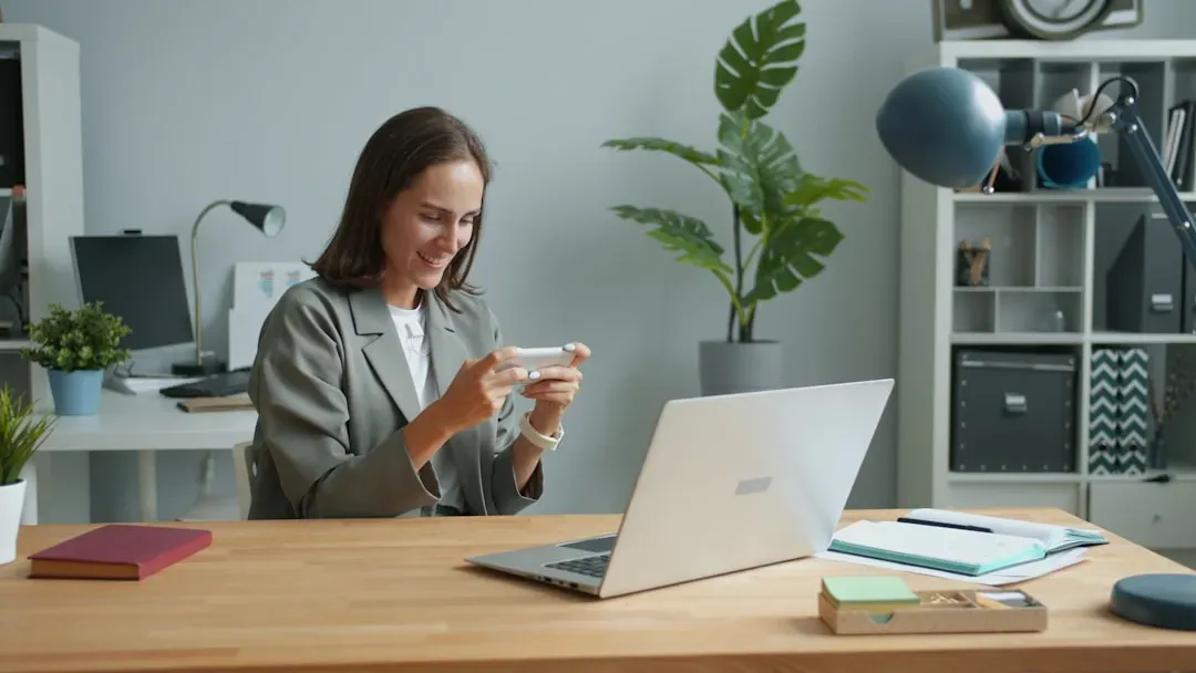 The Refocusing Penalty: Why Distractions Cost More Than They Seem (Image Credits: Unsplash)