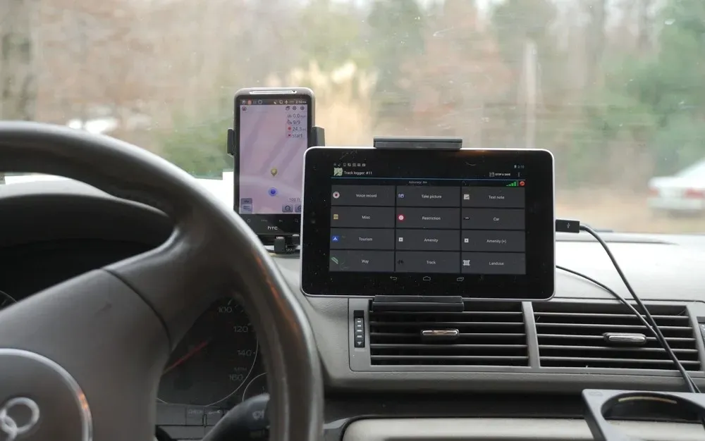 3. Standalone GPS Navigation Devices (Image Credits: Wikimedia)
