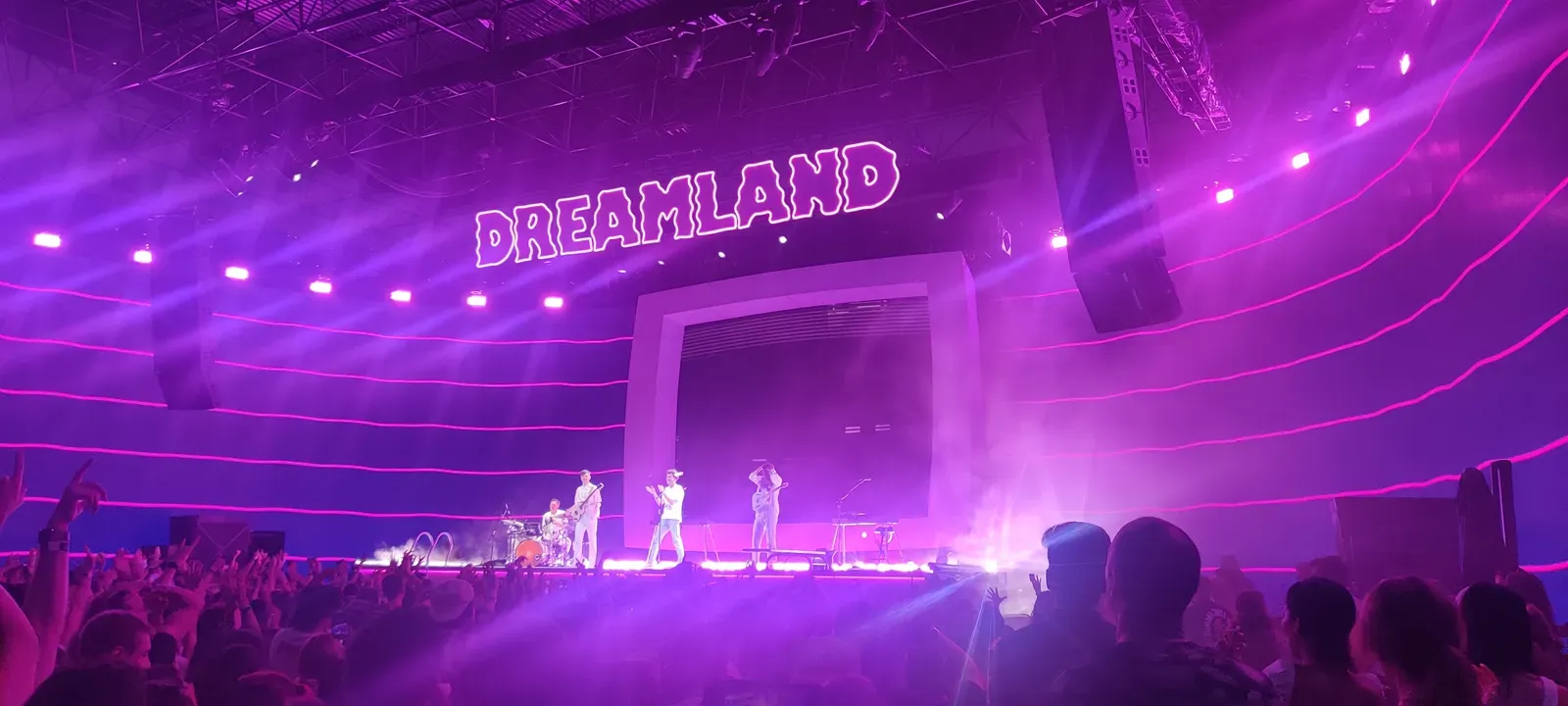 Glass Animals and the Slowest Rocket in Chart History (Image Credits: Wikimedia)