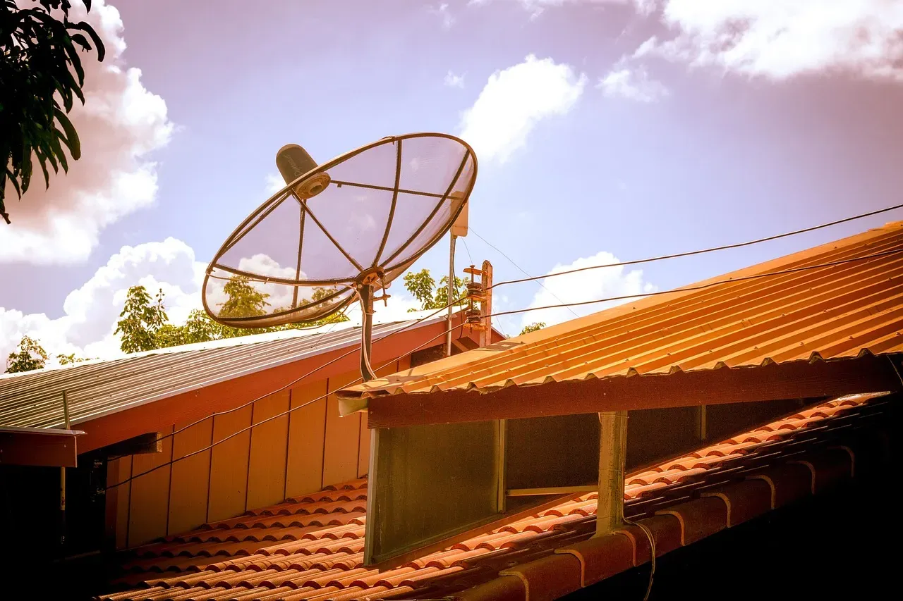 The Television Antenna and Channel Dial (Image Credits: Pixabay)