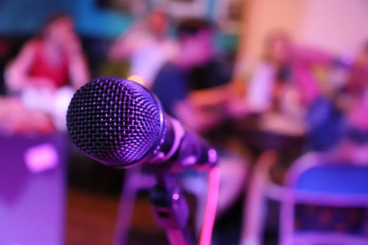5. Come On Eileen by Dexys Midnight Runners (Image Credits: Pixabay)