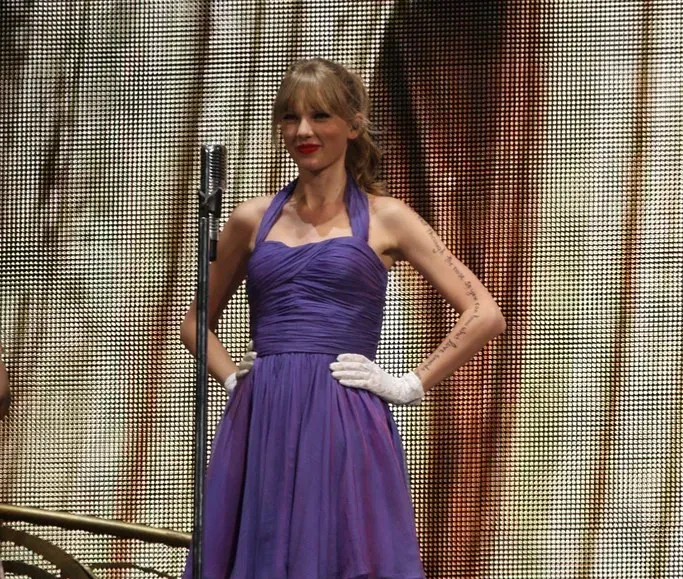 She Started Performing Before Most Kids Start Driving (Image Credits: Flickr)