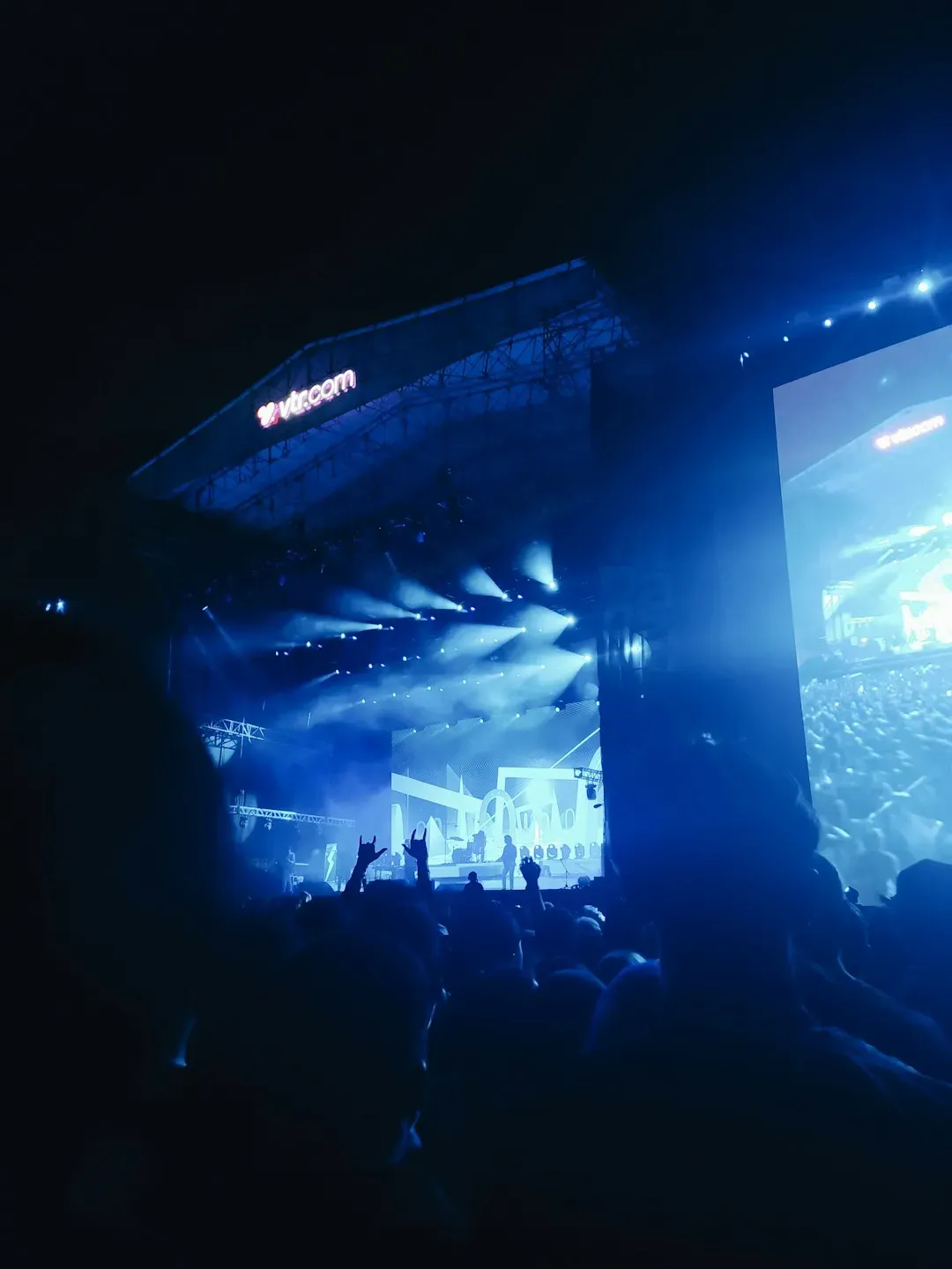 2. Lollapalooza's 2004 Touring Revival Collapses: Chicago Becomes the New Model (Image Credits: Unsplash)