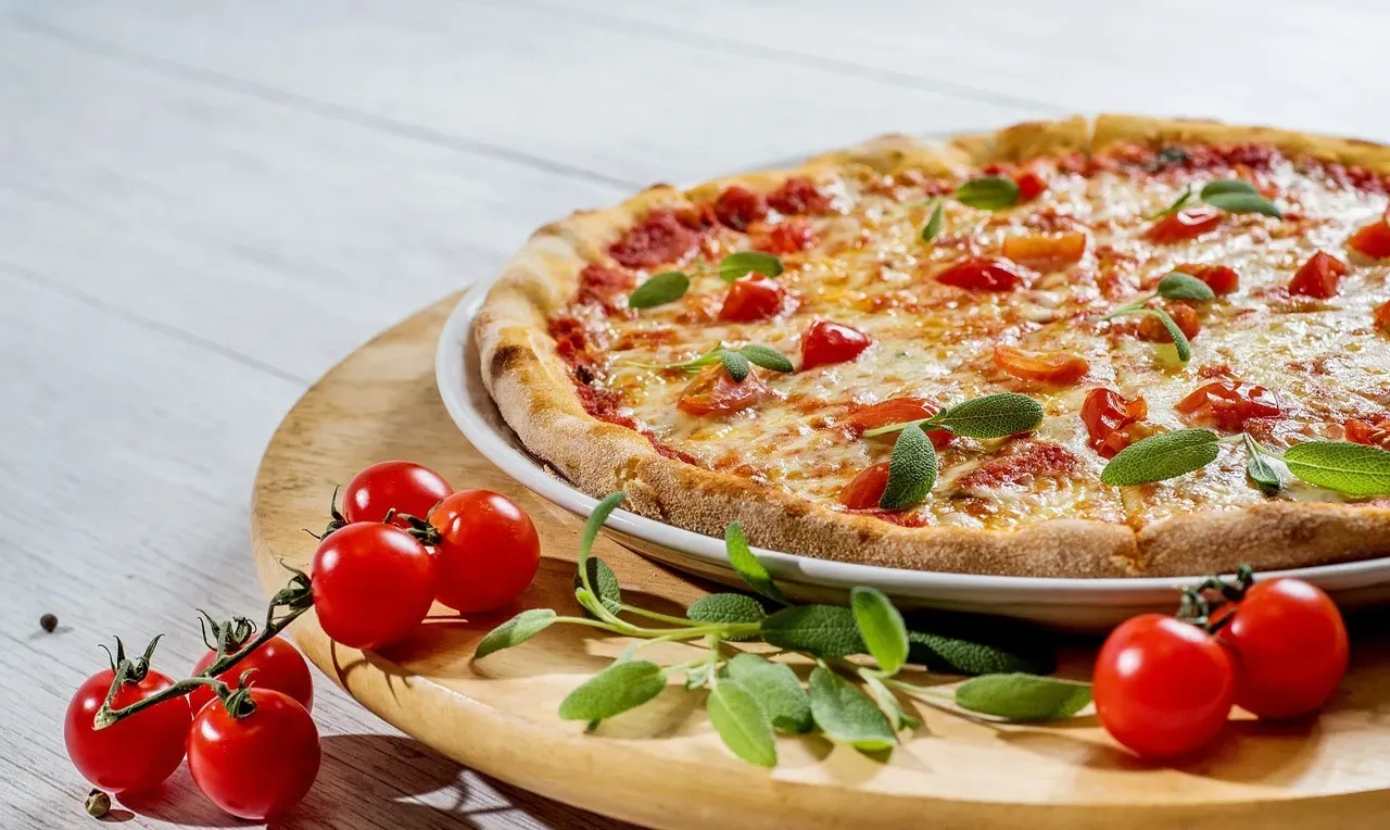Why Real Food Falls Apart Under Lights (Image Credits: Pixabay)