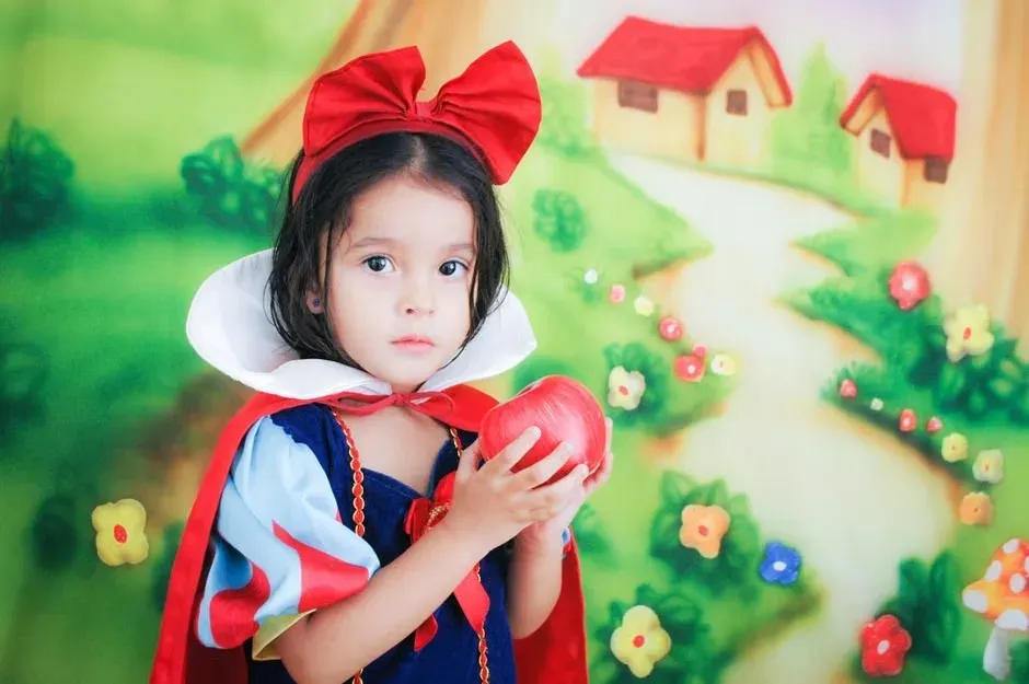 3. Snow White: Iron Shoes and Organ Harvesting (Image Credits: Pexels)