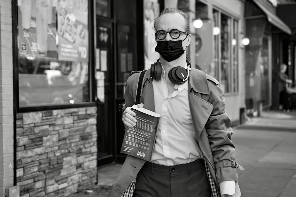 Creating Personal Space in Crowded Environments (Image Credits: Flickr)