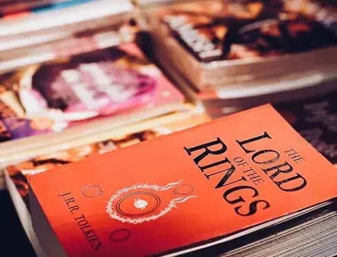 The Lord of the Rings Trilogy (2001–2003): Proof That Ambition Can Win (Image Credits: Pexels)