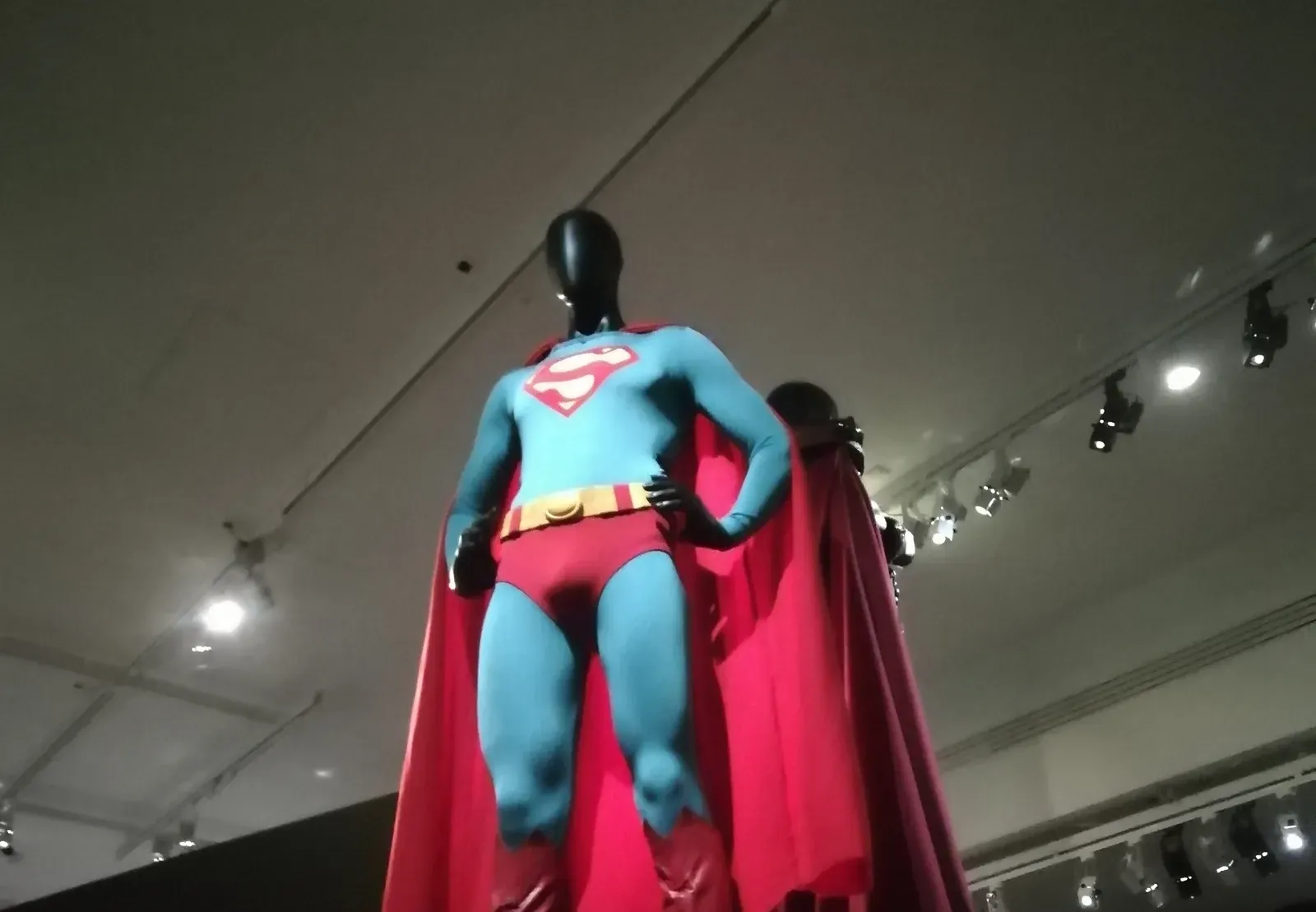 Christopher Reeve’s Outfit from Superman III (Image Credits: Wikimedia)