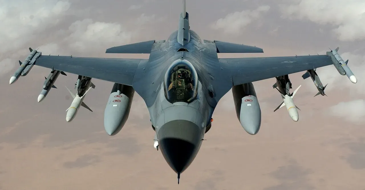 7. "Danger Zone" by Kenny Loggins - Top Gun (1986) (Image Credits: Pixabay)