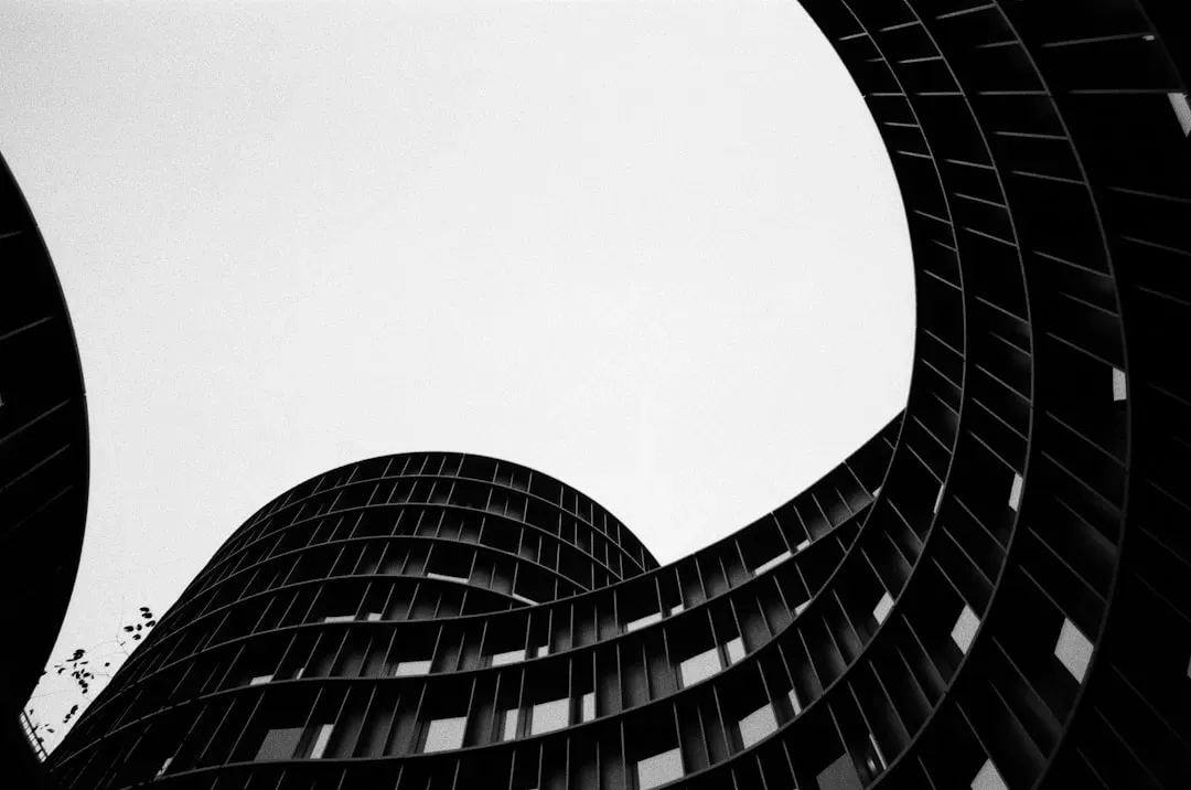How Wind Actually Attacks a Tall Building (Image Credits: Unsplash)