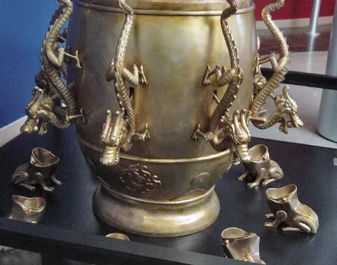 4. Zhang Heng's Seismoscope (Image Credits: Wikimedia)