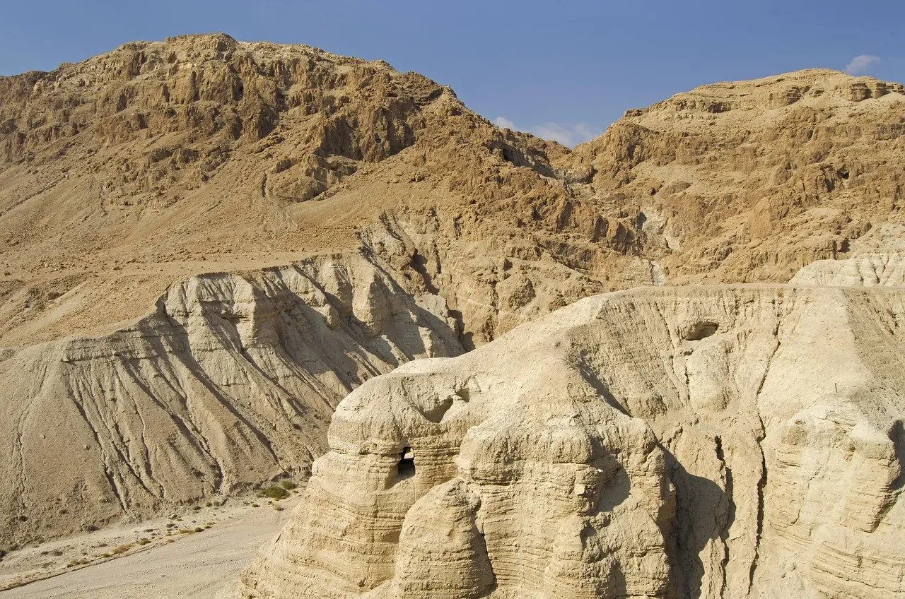 The Dead Sea Scrolls Found in a Cave Slated for Demolition (Image Credits: Pixabay)