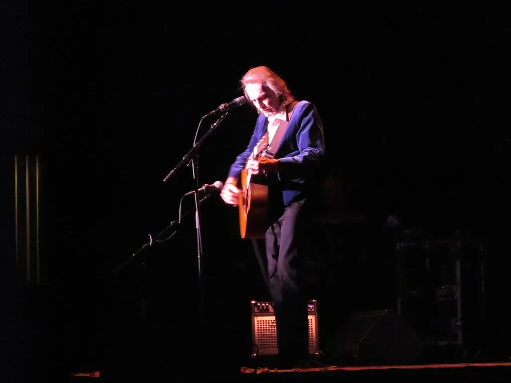 The Wreck of the Edmund Fitzgerald – Gordon Lightfoot (1976) (moonlightbulb, Flickr, CC BY 2.0)