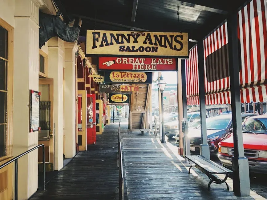 Shopping, Dining, and Everyday Amenities (Image Credits: Pexels)