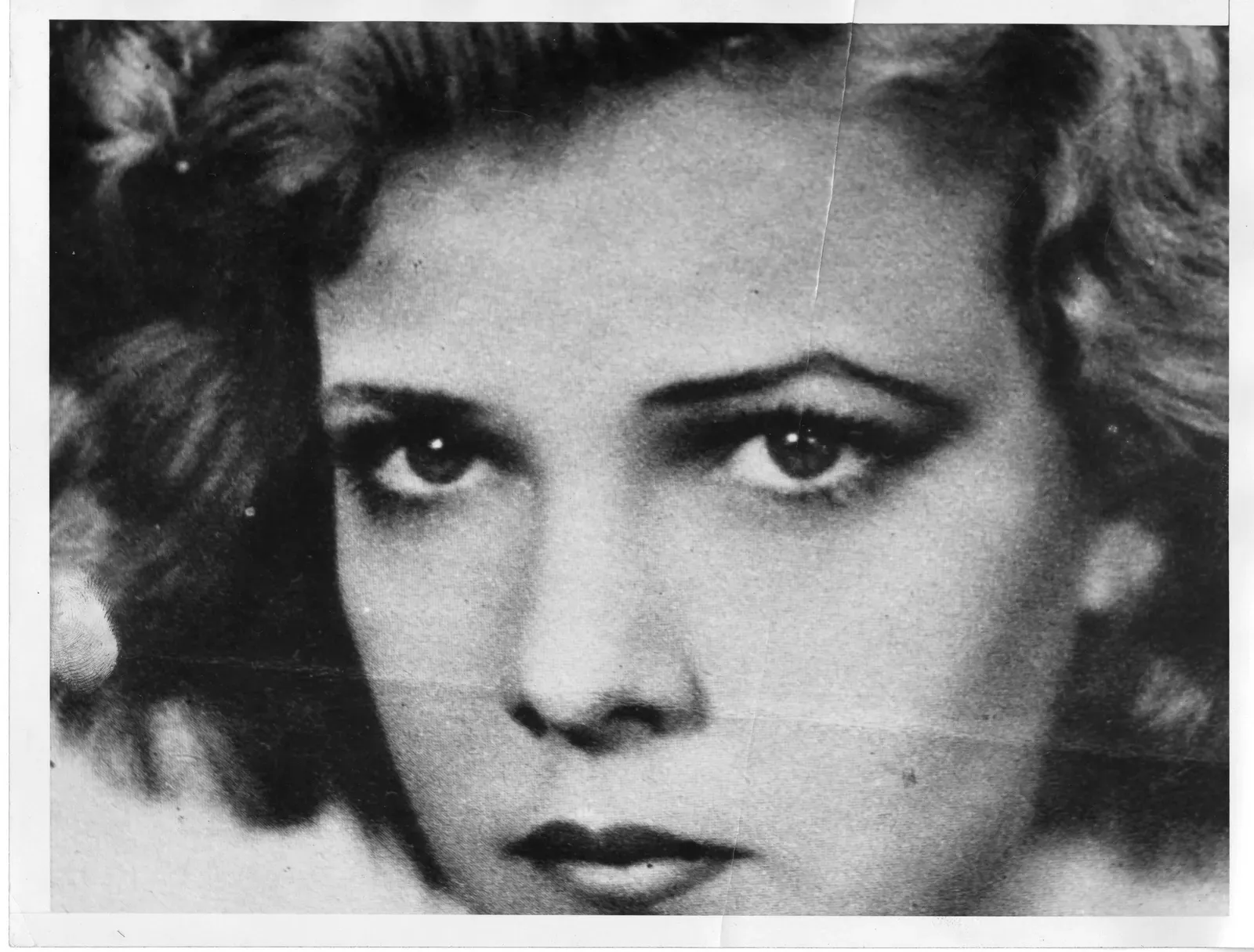 Lived Under Iron-Clad Morality Clauses (Elissa Landi (1904-1948)

Uploaded by PDTillman, No restrictions)