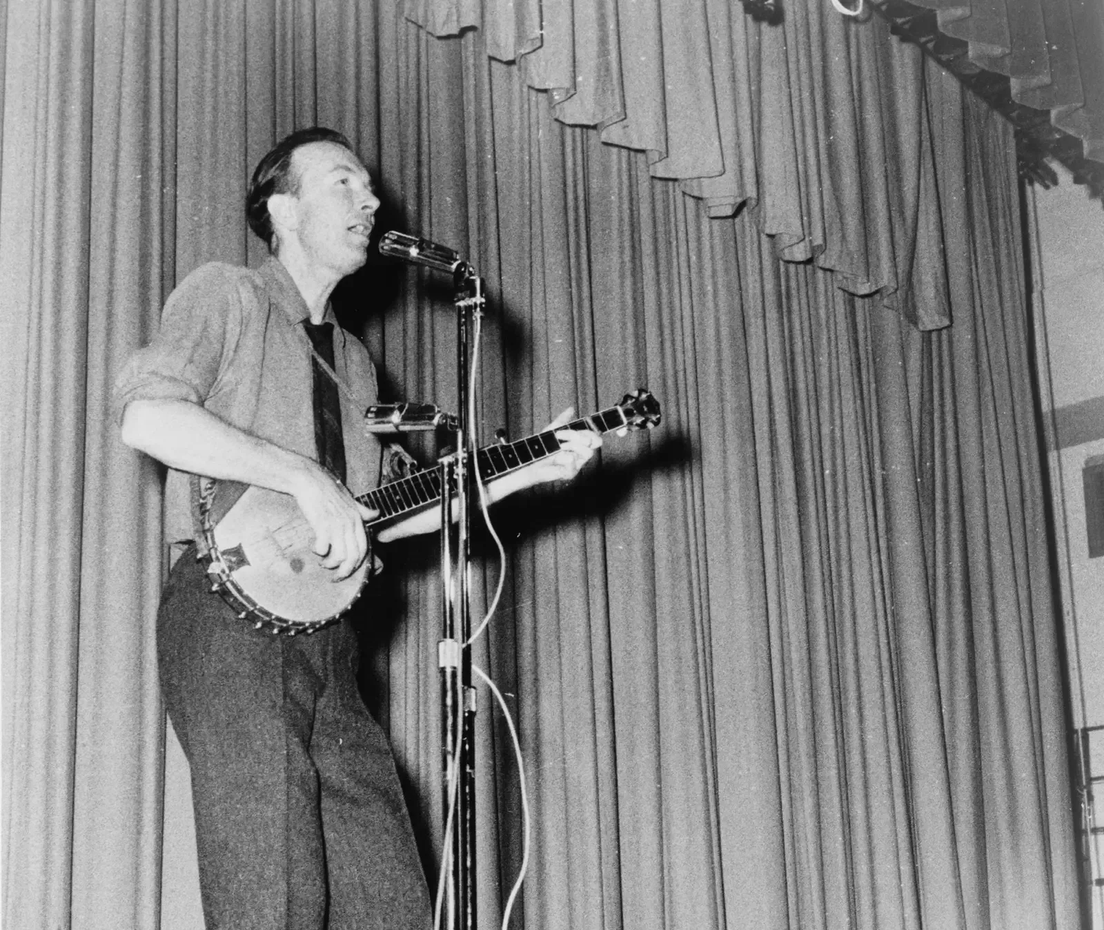 Pete Seeger: Blacklisted for His Politics (Image Credits: Wikimedia)