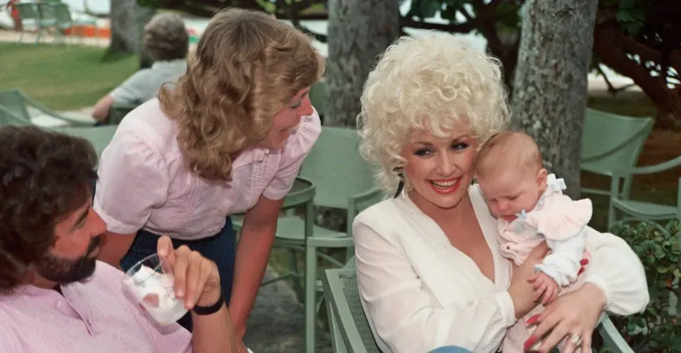 Dolly Parton's quiet gift to Whitney Houston (Image Credits: Flickr)