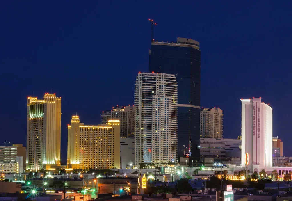 2. The Fontainebleau Las Vegas - Over a Decade as a Strip Ghost (Scarlet Sappho, Flickr, CC BY-SA 2.0)