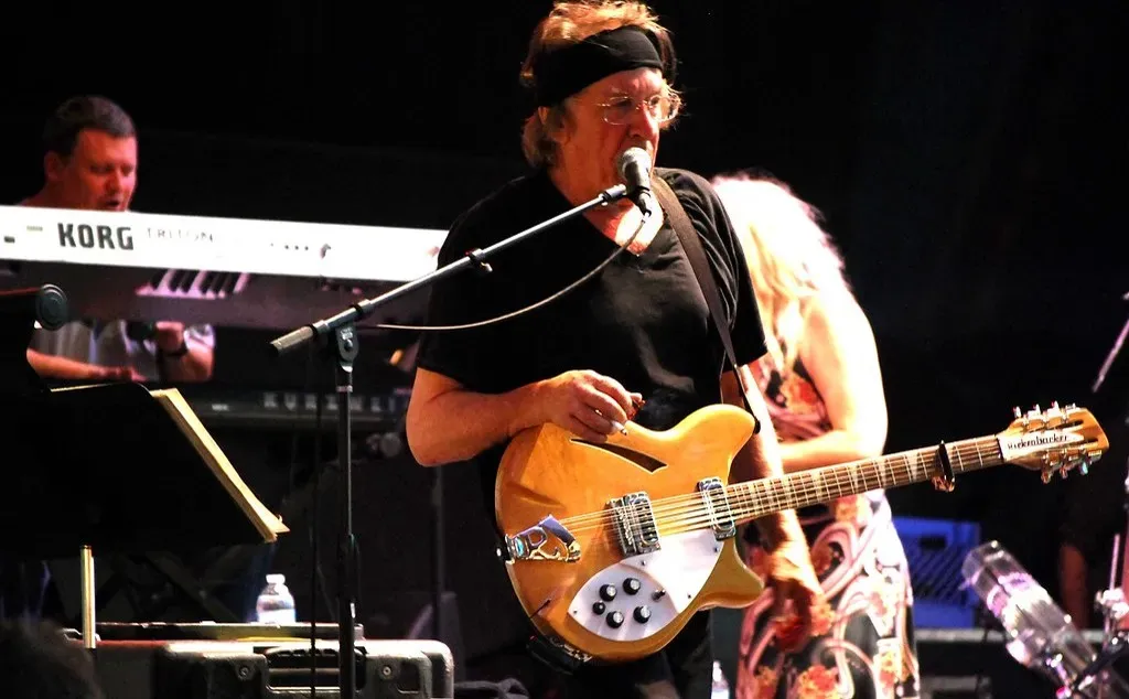 15. Starship – "We Built This City": "We Built This City on Sausage Rolls" (Image Credits: Flickr)