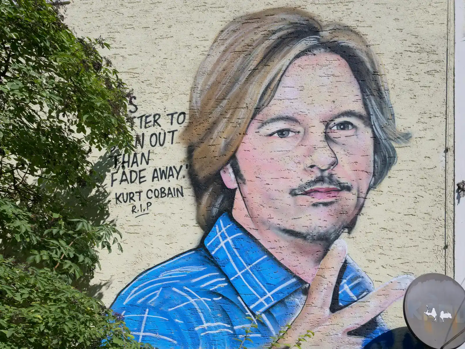 2. Kurt Cobain and Michael Stipe: A Collaboration Meant to Save a Life (By Isiwal, CC BY-SA 4.0)