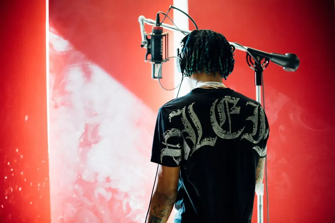 2. "Momma" - Kendrick Lamar, To Pimp a Butterfly (2015) (Image Credits: Unsplash)