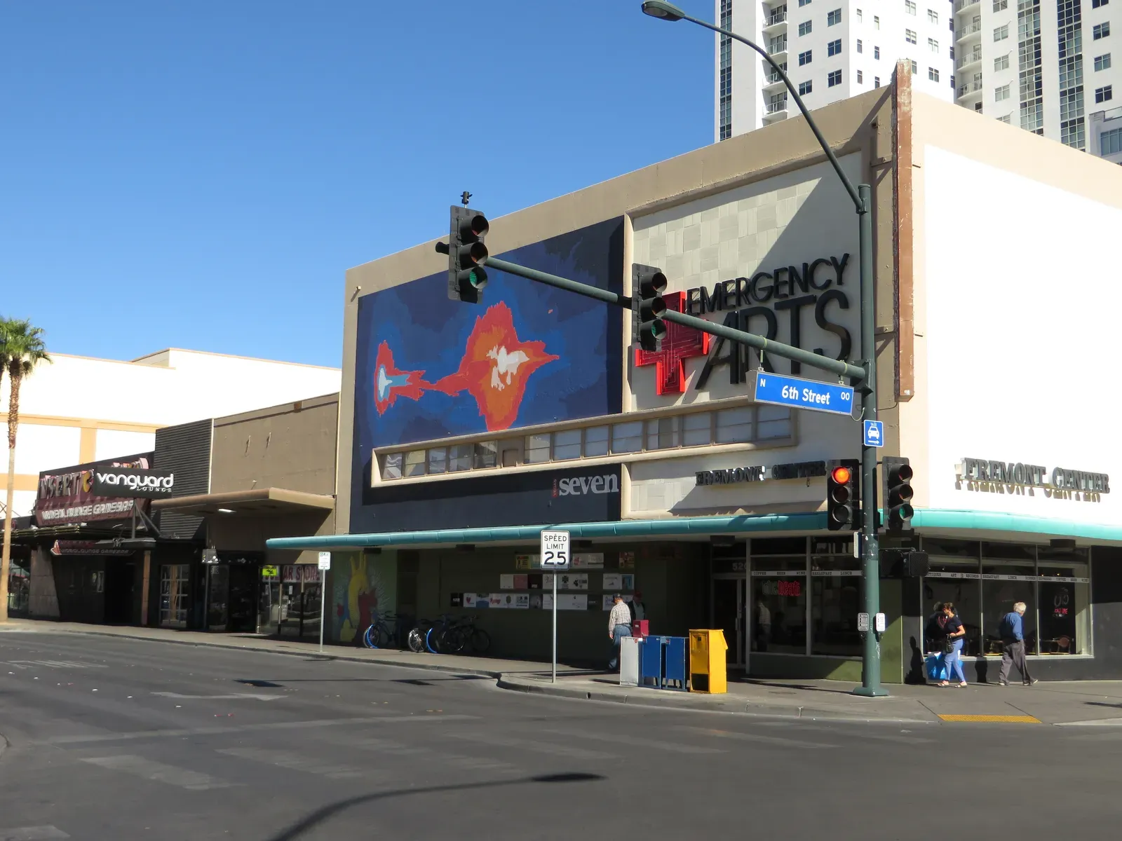 3. The Arts District (18b): Las Vegas's Most Walkable Neighborhood (By Ken Lund, CC BY-SA 2.0)