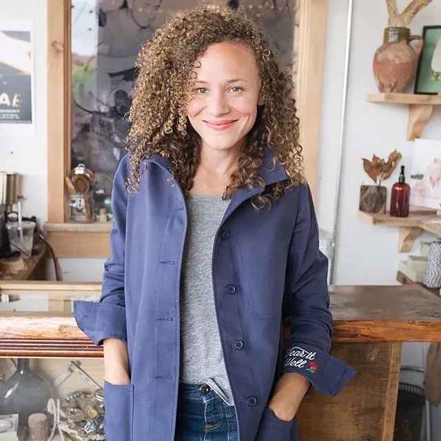 Moncler and Jony Ive: When iPhone Design Meets Outerwear (Image Credits: Wikimedia)